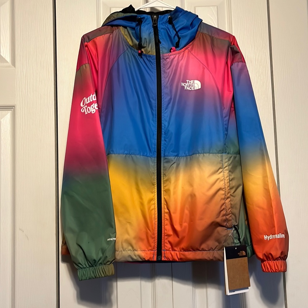 Forth face women’s hydrenaline windbreaker with matching shorts